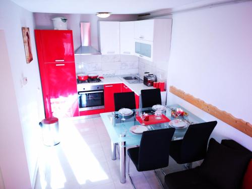 Municipality of Omisalj Apartment | Pet-Friendly Apartment "Sabine Red" with Heated Pool