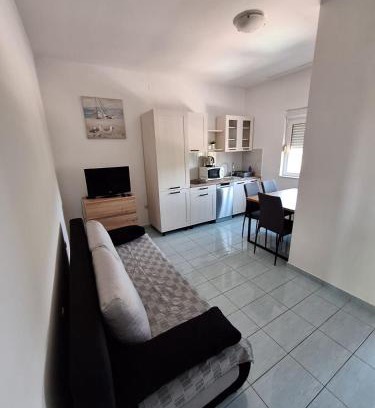 Pirovac Apartment | Apartman Simba terasa&parking