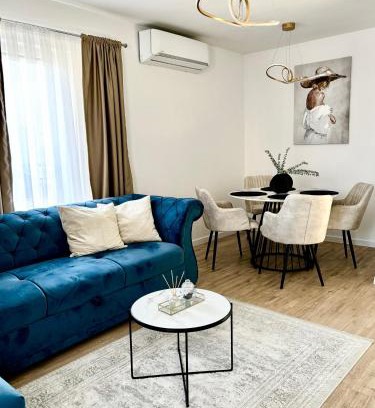 Vinkovci Apartment | Oceanfront Retreat: Apartman Star #2 with Breakfast & Views