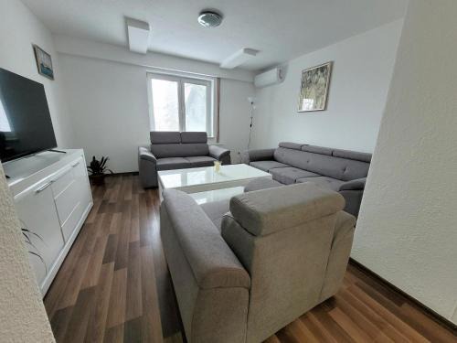 Kiseljak Apartment | Highly Rated Family-Friendly Stay at Apartman Studenac