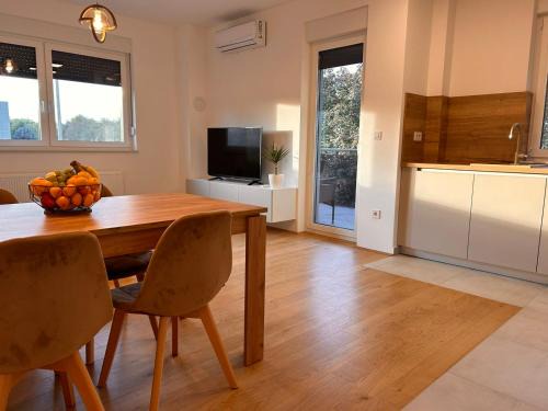 Osijek Apartment | Top-Rated Apartman TENA with Private Parking & Child-Friendly