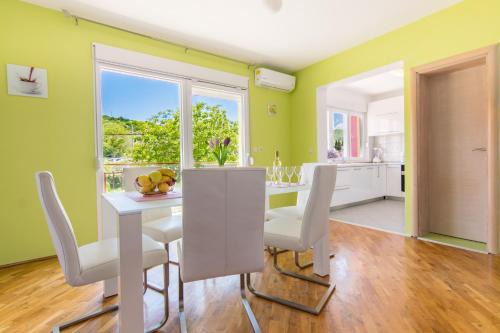 Zagvozd Apartment | Pet-Friendly Apartman Vendi: Rated 9.3 with Pool & Restaurant