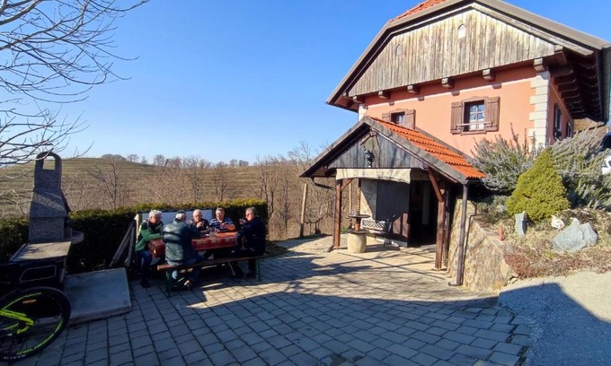 Majsperk Apartment | Family-Friendly Getaway at Apartman Vesna with Kitchen
