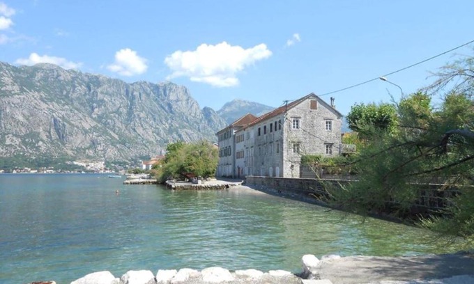 Prcanj Apartment | Oceanfront Retreat at Apartman Vladan - Rated 9.4/10