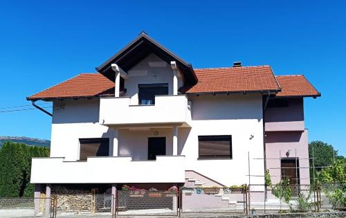 Livno Apartment | Oceanfront Escape at Apartman Zdenka 2 - Guest Rated 9/10