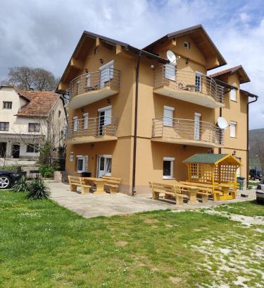 Herzegovina-Neretva Canton Apartment | Top-Rated Apartmani Šćit with Pool and Hot Tub