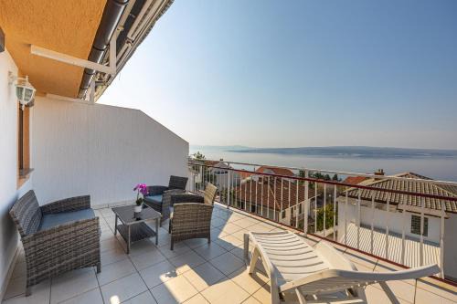 Dramalj Apartment | Inviting Stay at Apartmani Štefka - Child Friendly Escape