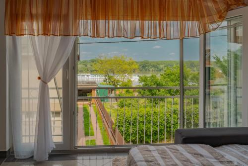 Vukovar Apartment | Experience "A View to the Danube" with Hot Tub & Breakfast