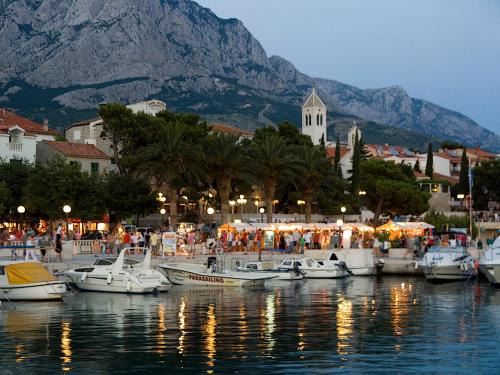 Baska Voda Apartment | Oceanfront Bliss at Apartmani Baška Voda - Rated 9.3/10