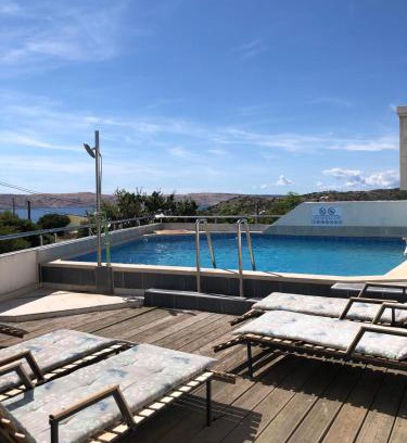Cesarica Apartment | Relaxing Oceanfront Apartmani CESARICA with Pool Access