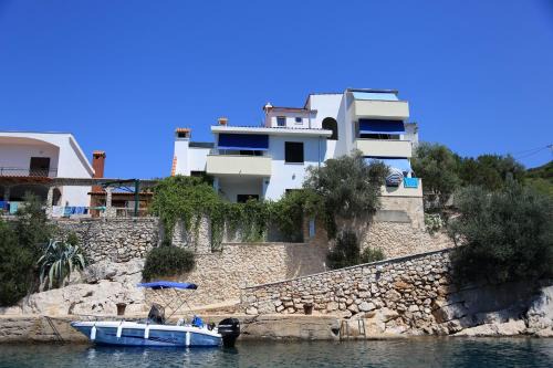 Pokrivenik Apartment | Cozy Oceanfront Stay at Apartmani Cico with Breakfast