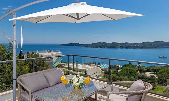 Orasac Apartment | Prime Oceanfront Retreat at Apartmani D & J - 10/10 Rated