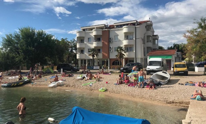 Turanj Apartment | Experience Oceanfront Bliss at Apartmani "Dana 2"