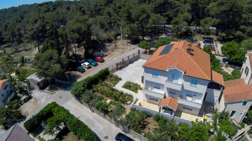 Cove Murtar Apartment | Welcoming Stay at Apartmani Dorita with Family-Friendly Amenities
