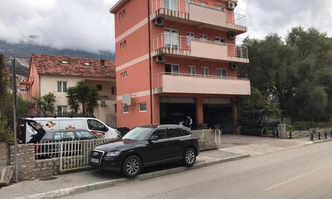 Podmaine House | Family-Friendly Stay at Apartmani Franeta Budva: Rated 9/10
