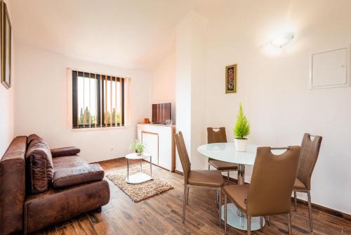 Kremena Apartment | Beachside Pet-Friendly Apartments Near Kremena With Ocean Views