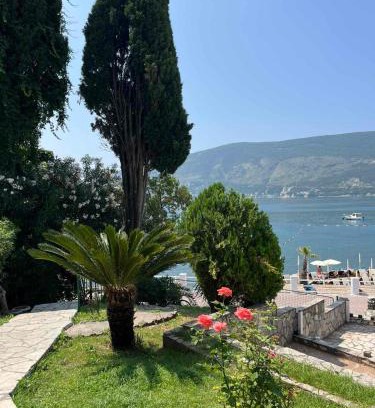 Topla Apartment | Ocean View Retreat at Apartmani Kukoljac - Rated 10/10