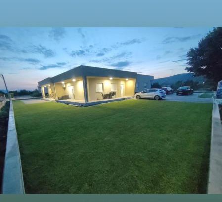 Ljubuski Apartment | Top-Rated Apartmani Lauc: Pet & Child Friendly Retreat