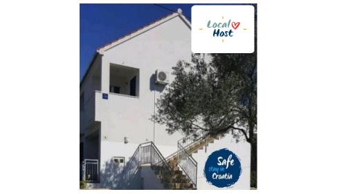 Stari Grad Apartment | Guest Rated 10/10: Apartmani Lomar with Ocean View