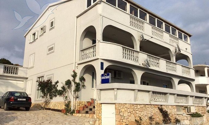 Caska Apartment | Cozy Apartmani Lončar: Family-Friendly with Hot Tub & Fireplace