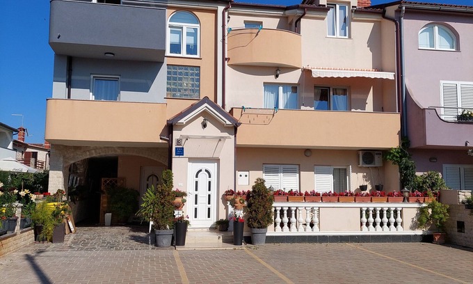 Medulin Apartment | Guest Rated 10/10: Apartment Martina with Oceanfront Views