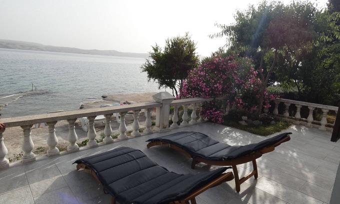 Cesarica House | Beachfront Bliss at Apartmani Marija - Guest Rated 10/10