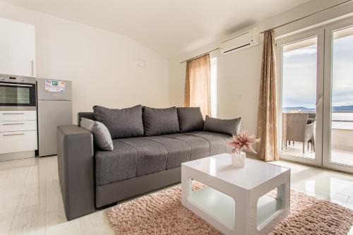 Brela Apartment | Pet-Friendly Retreat at Apartmani Marija Jakir - 9.6 Rating