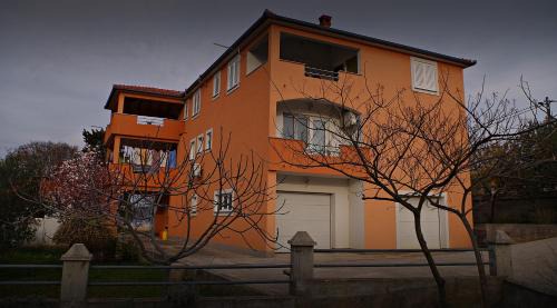 Dobropoljana Apartment | Discover Apartmani Mihaela: Family-Friendly Retreat