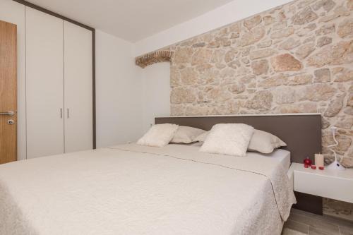 Privlaka Apartment | Family-Friendly Stay at Apartmani Mustaća dvori - 9.6/10