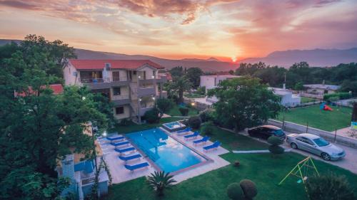 Radanovici Apartment | Relaxing Oceanfront Getaway at Apartmani Novaković