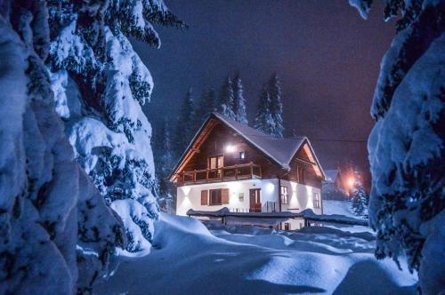 Kasidoli Apartment | Family-Friendly Getaway at Apartmani Pahulja - Rated 10/10