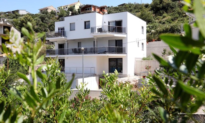 Mastrinka Apartment | Unforgettable Oceanfront Stay at Apartmani Tokla - 10/10 Rated