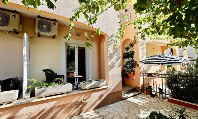 Sucuraj Apartment | Family-Friendly Apartmani Vuljan with Ocean View