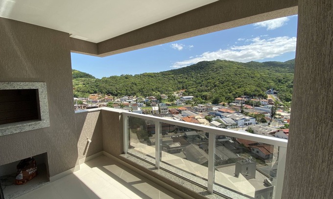 Tabuleiro dos Oliveiras Apartment | Family-Friendly Apartment Steps from Itapema's Beach
