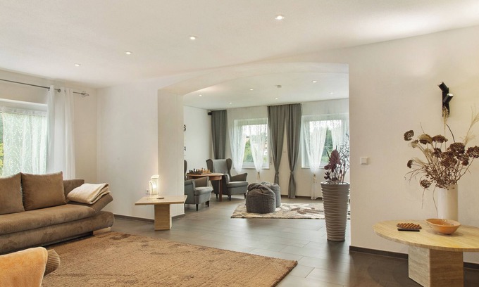 Bad Griesbach im Rottal Apartment | Apartment 'Pur Wohnen- Wohnung Ost' with Shared Garden, Balcony and Wi-Fi