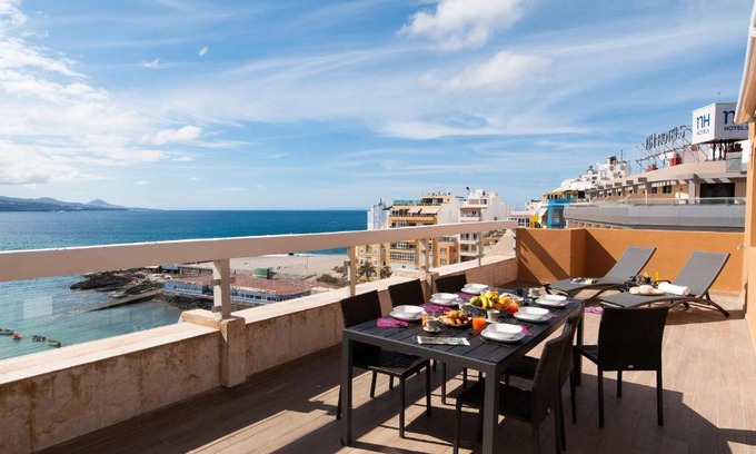 Las Palmas de Gran Canaria Apartment | Oceanfront Apartment Las Canteras Nautilus with Child-Friendly Amenities