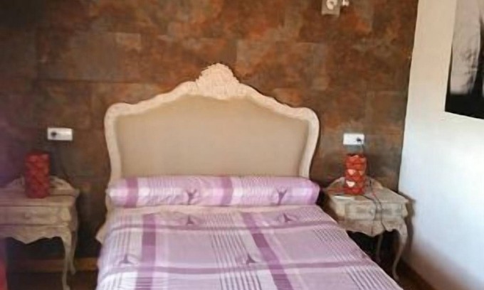 Villarrubia de Santiago Apartment | Cozy Shared Cottage for 6 with Spa and Breakfast Included