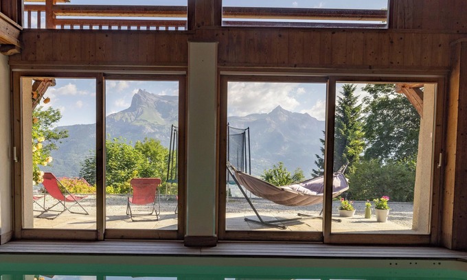 Saint-Gervais-les-Bains Apartment | Mountain View Apartment with Shared Pool & Spa Amenities