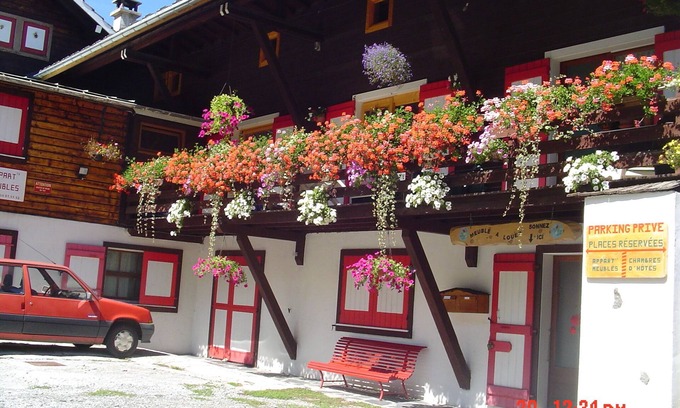 Saint-Gervais-les-Bains Apartment | Discover Your Retreat at Saint-Gervais Apartment with Pool