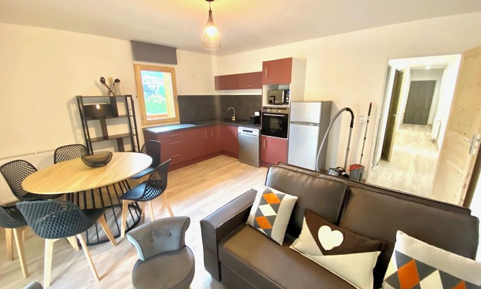 Saint-Jean-de-Maurienne Apartment | Apartment for 4 to 6 people with terrace