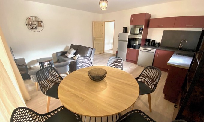 Saint-Jean-de-Maurienne Apartment | Apartment for 4 to 6 people with a 60m² terrace