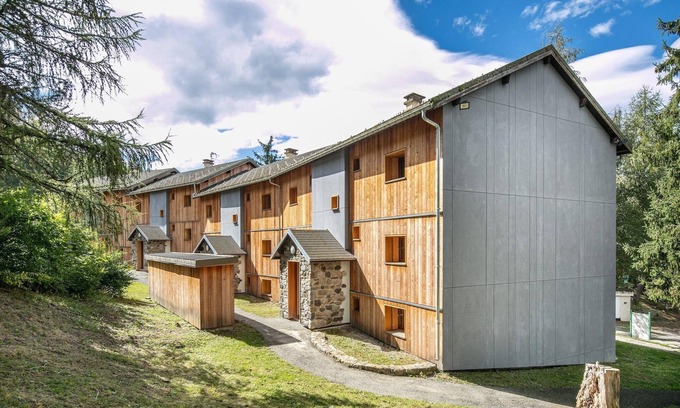 Saint-Leger-les-Melezes House | Apartment in French Alps with Scenic Views