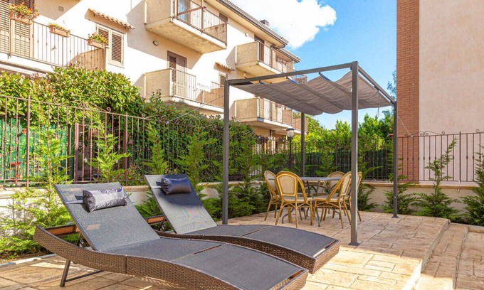 Ospedaletto D'Alpinolo Apartment | Apartment with large garden with barbecue, deck chairs and gazebo (Usignolo)
