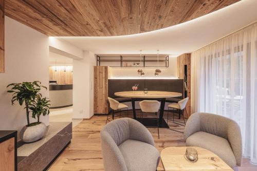 San Giovanni Apartment | Highly Rated Apartments Silva Klausberg with Hot Tub Access