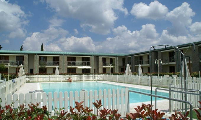 Barberino Tavarnelle Apartment | Charming Chianti Village: Pet-Friendly with Pool & Breakfast
