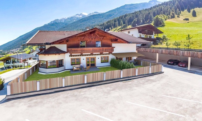 Neustift Im Stubaital Apartment | Group-Friendly Apartment in the Stubai Valley with Kitchen