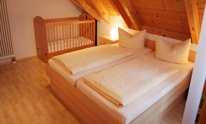 Immenstaad am Bodensee Apartment | Apartment 'Typ B 25' with Lake View, Shared Garden and Wi-Fi