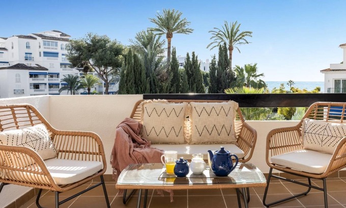 Puerto Banus Apartment | Inviting 2 Bedroom Apartment with Pool in Medina Garden