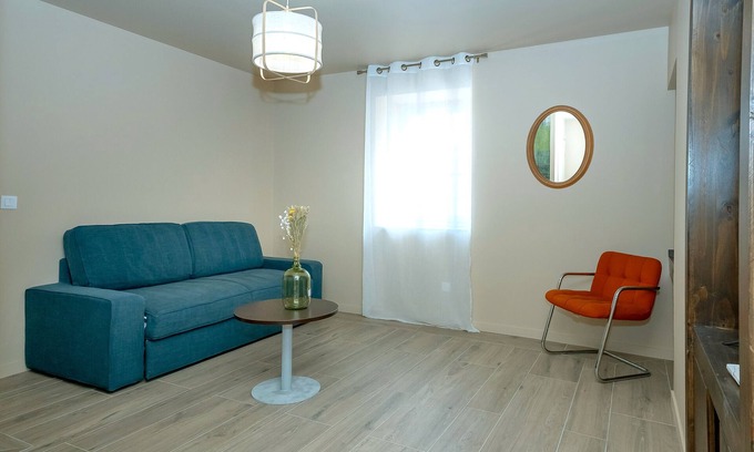 Les Abrets en Dauphine Apartment | Apartment 'La Maison Du Tisserand Pa' with Wi-Fi and Air Conditioning