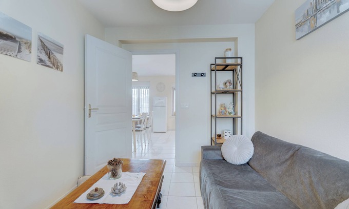 Saint-Benoit-des-Ondes Apartment | Cozy Apartment 'Grain De Sable' with Private Terrace & Wi-Fi